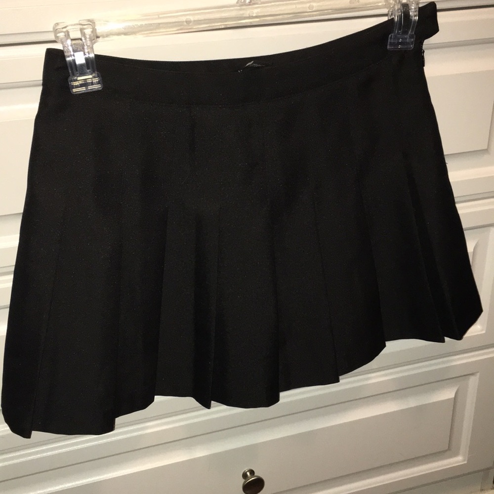 Forever 21 black pleated skirt